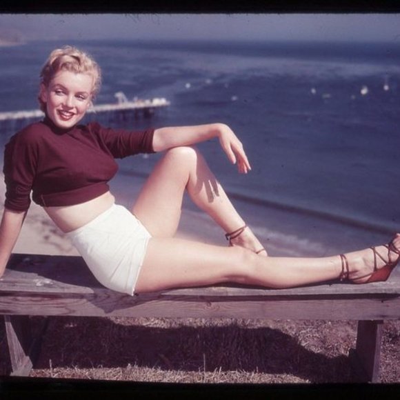 "Your clothes should be tight enough..." - Picture 2 of 7